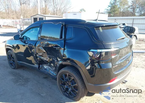 2022 Jeep Compass Altitude Fwd z USA, uszkodzony, nr VIN 3C4NJCBB1NT188007